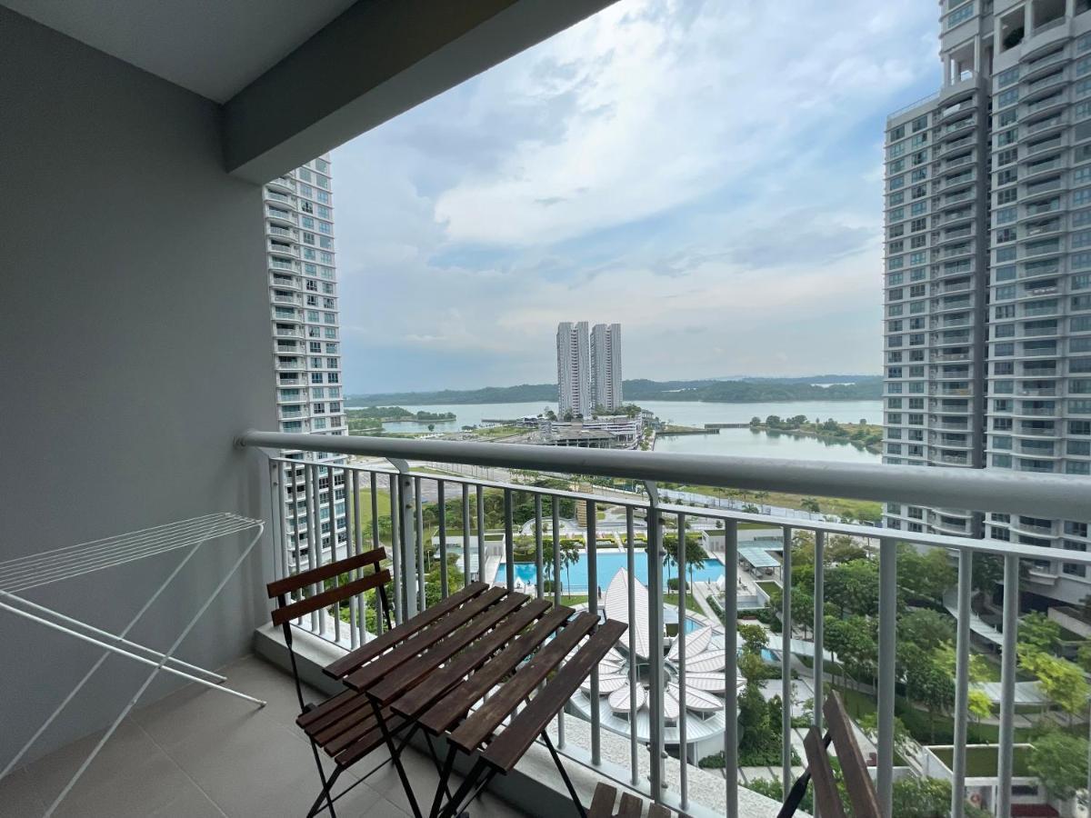 Teega Puteriharbour By Wp Apartment *